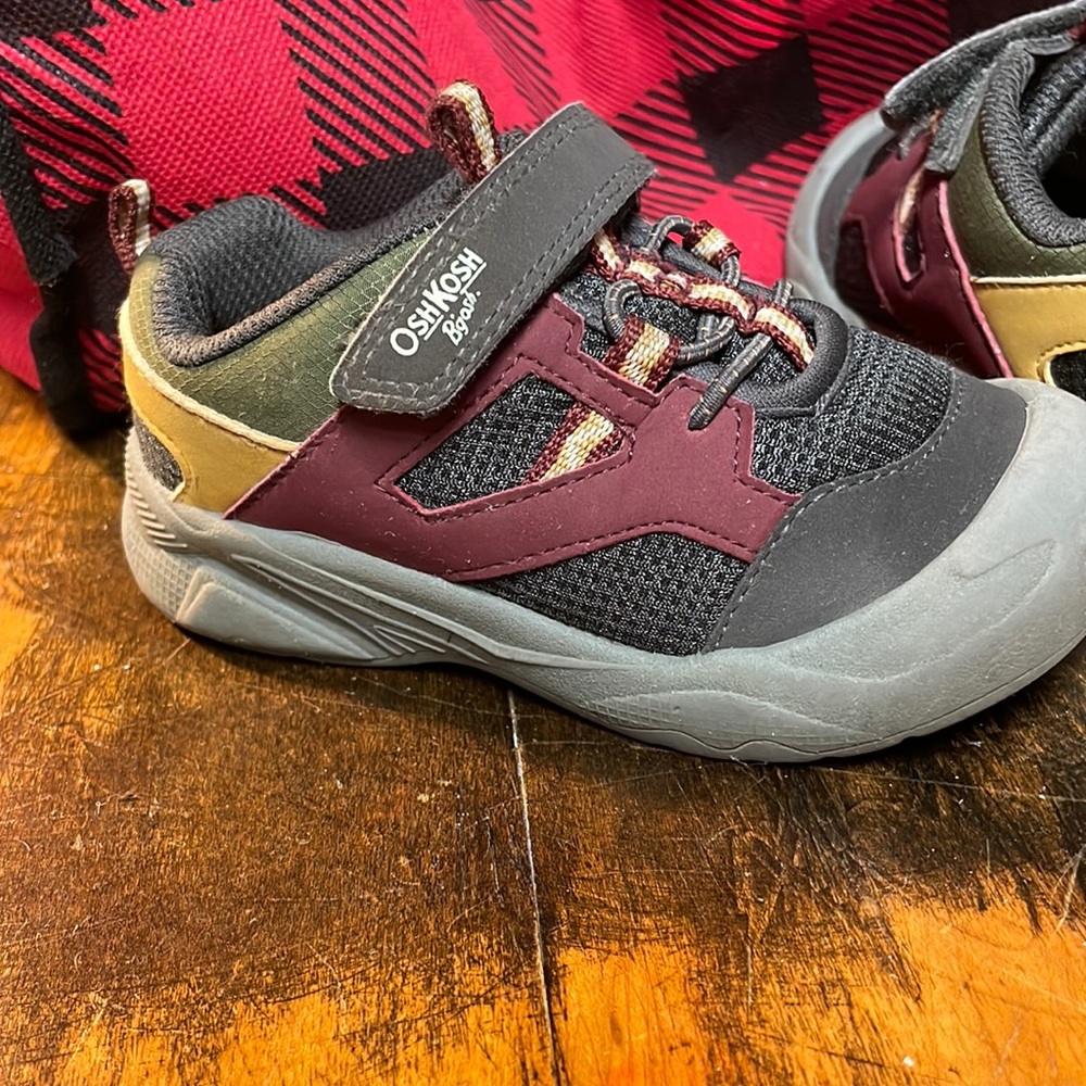 Oshkosh toddler washable shoes size 7M